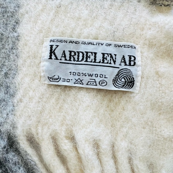 RARE Kardelen AB Sweden 100% Wool Cream, Grey Black Plaid Cottage Throw Blanket - Picture 3 of 10